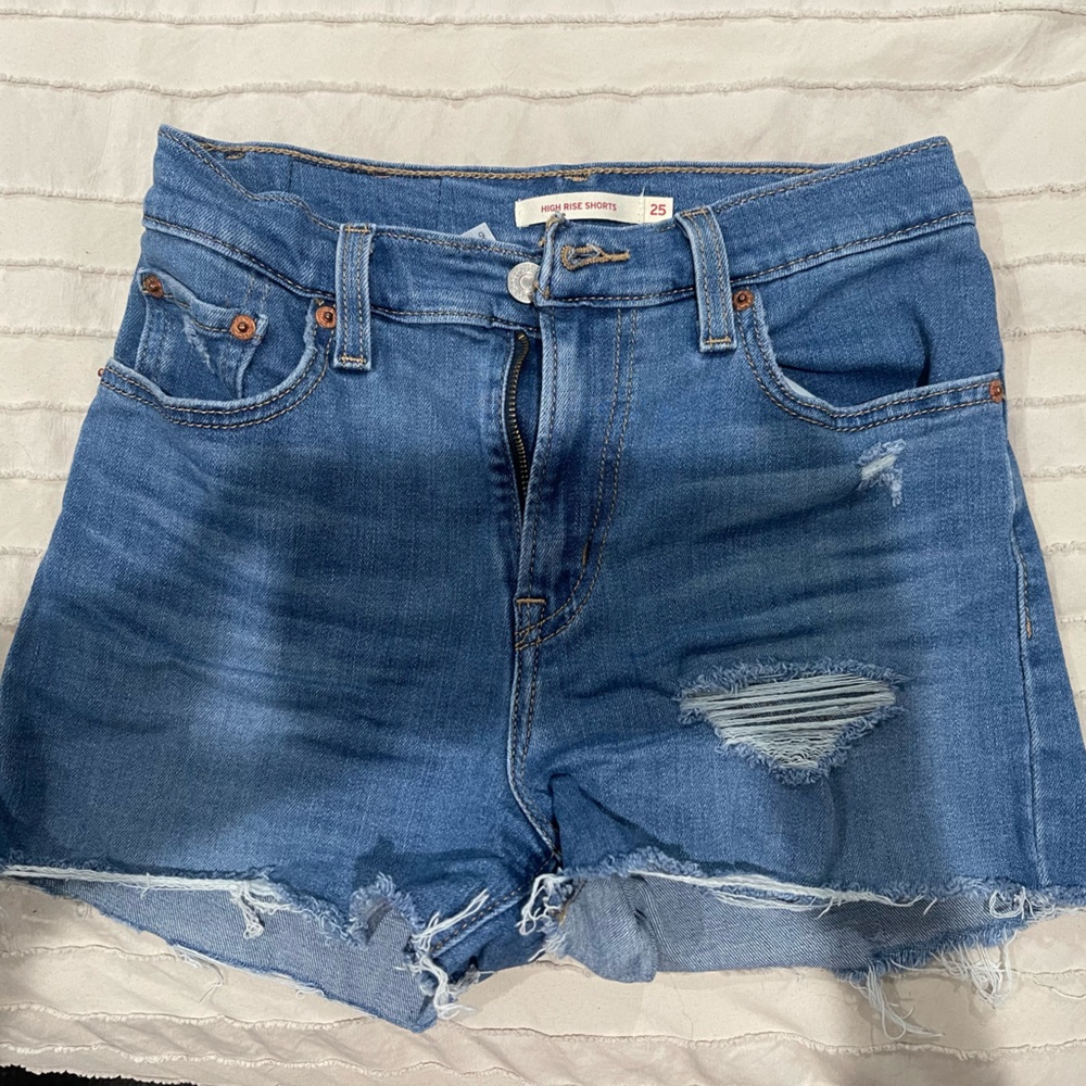High rise denim Levi shorts. Size 25. Very comfortable. Worn maybe twice.
